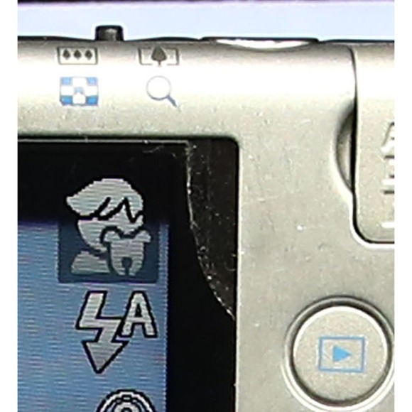 Canon PowerShot SD1400 IS 14.1MP Digital Camera Silver w/ Charger & SD Card - Picture 6 of 6